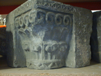 Foto Capitel de San Martín de Tours en el Museo de Navarra